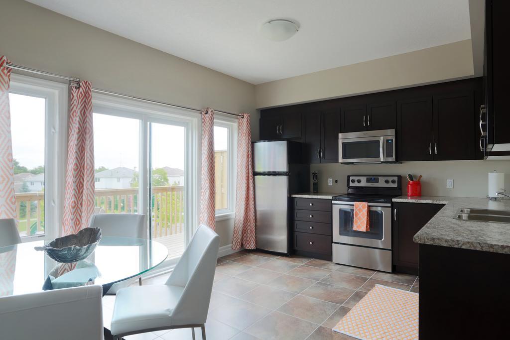 Boardwalk Homes - Executive Guest Rooms & Townhomes Kitchener Quarto foto